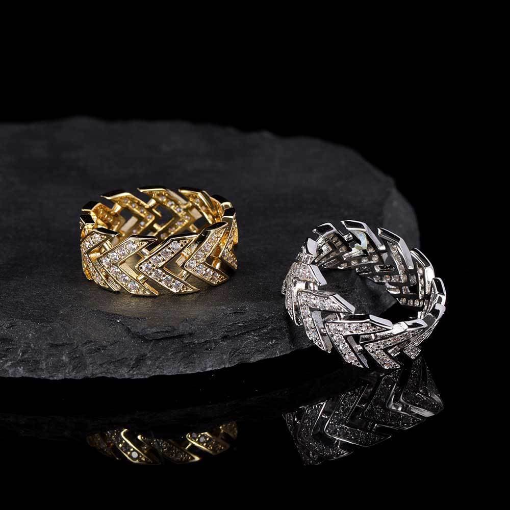 V-Shaped Arrowhead Hip-Hop Ring in 18K Gold