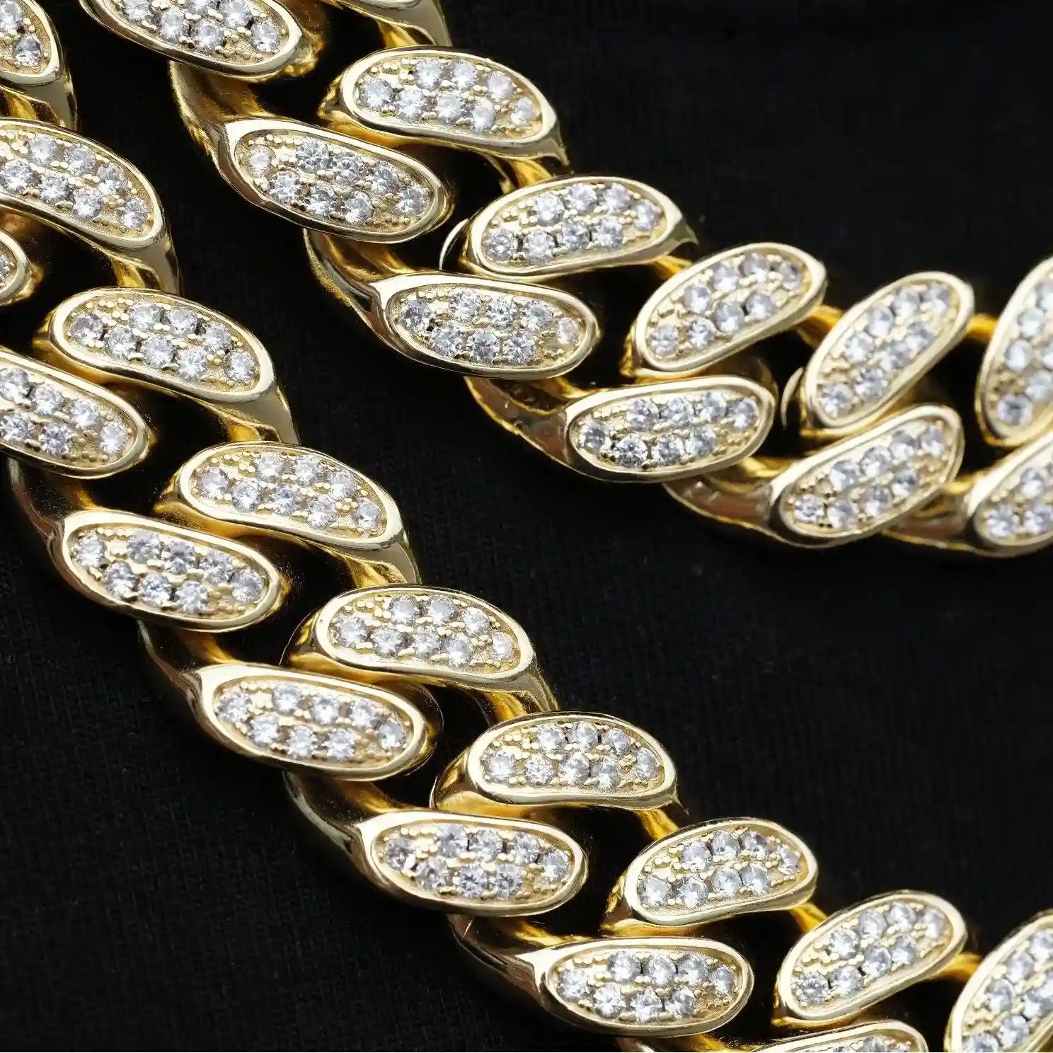 Box Clasp Iced Cuban Link Chain in 18K Gold - 19mm