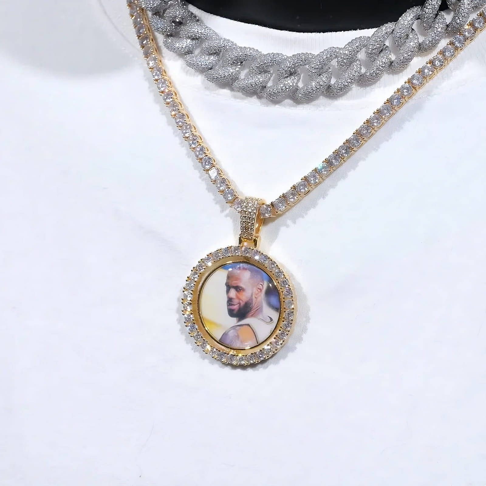 Gold custom round picture pendant necklace with 3D rotating design