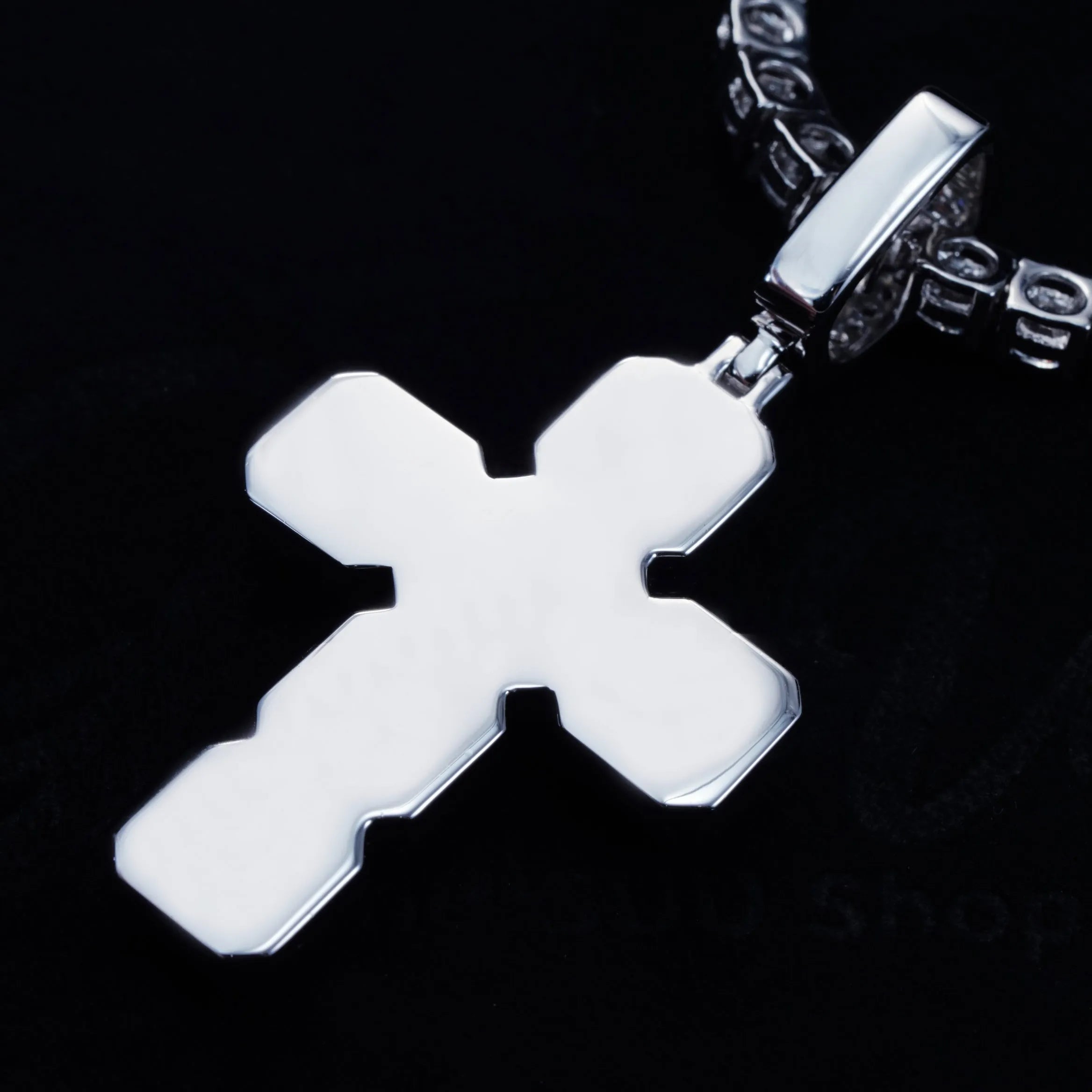8.0 Carat VVS Moissanite Gemstone Cross Necklace In White Gold