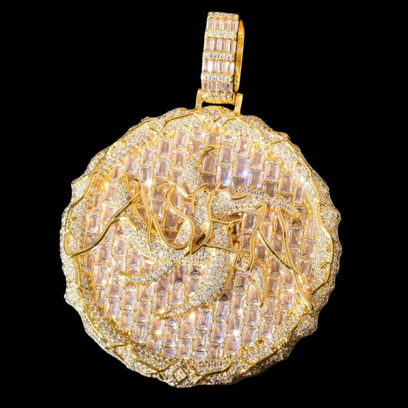 Gold thorn ice disc pendant with detailed design