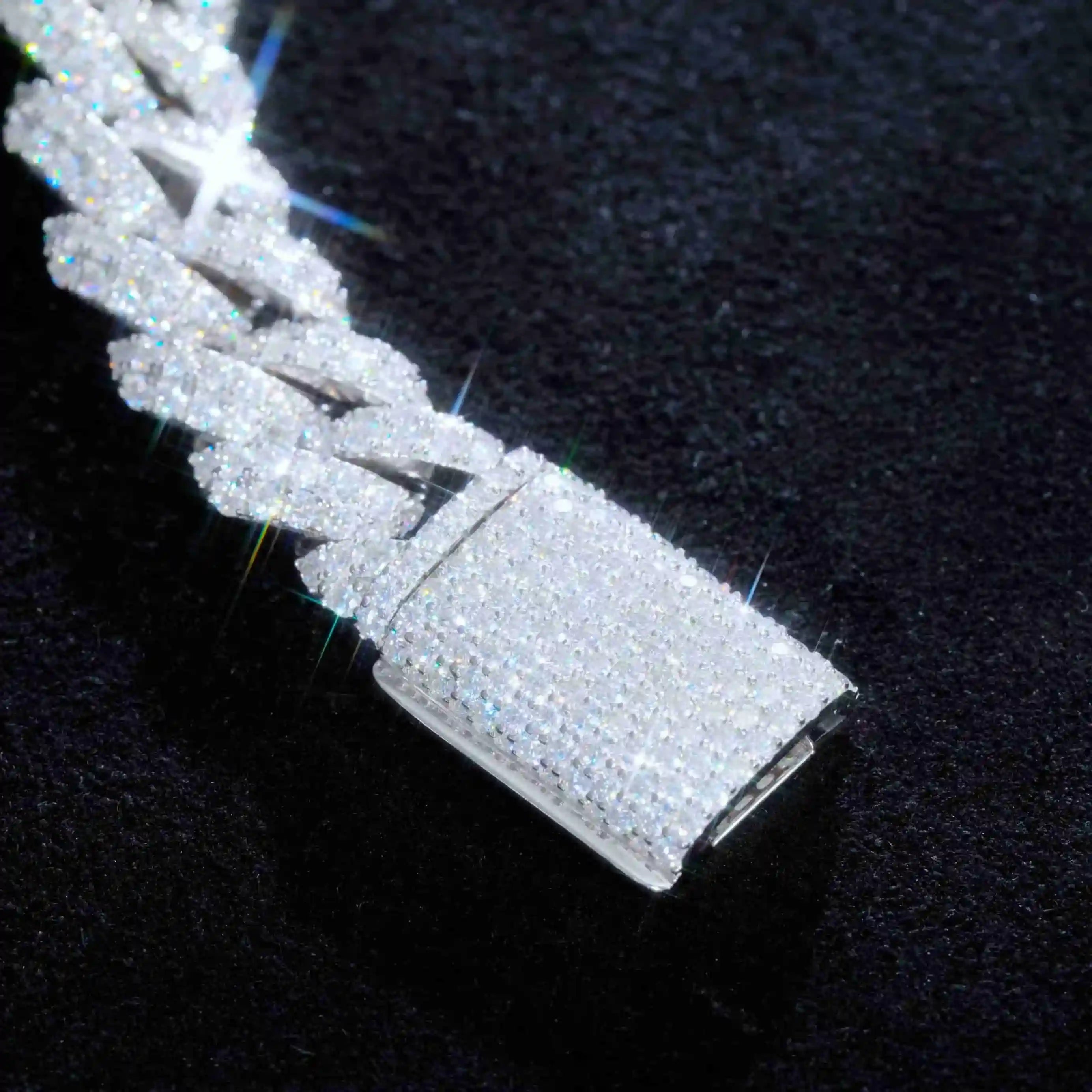 925S & VVS Moissanite Cuban Link Chain - 10mm