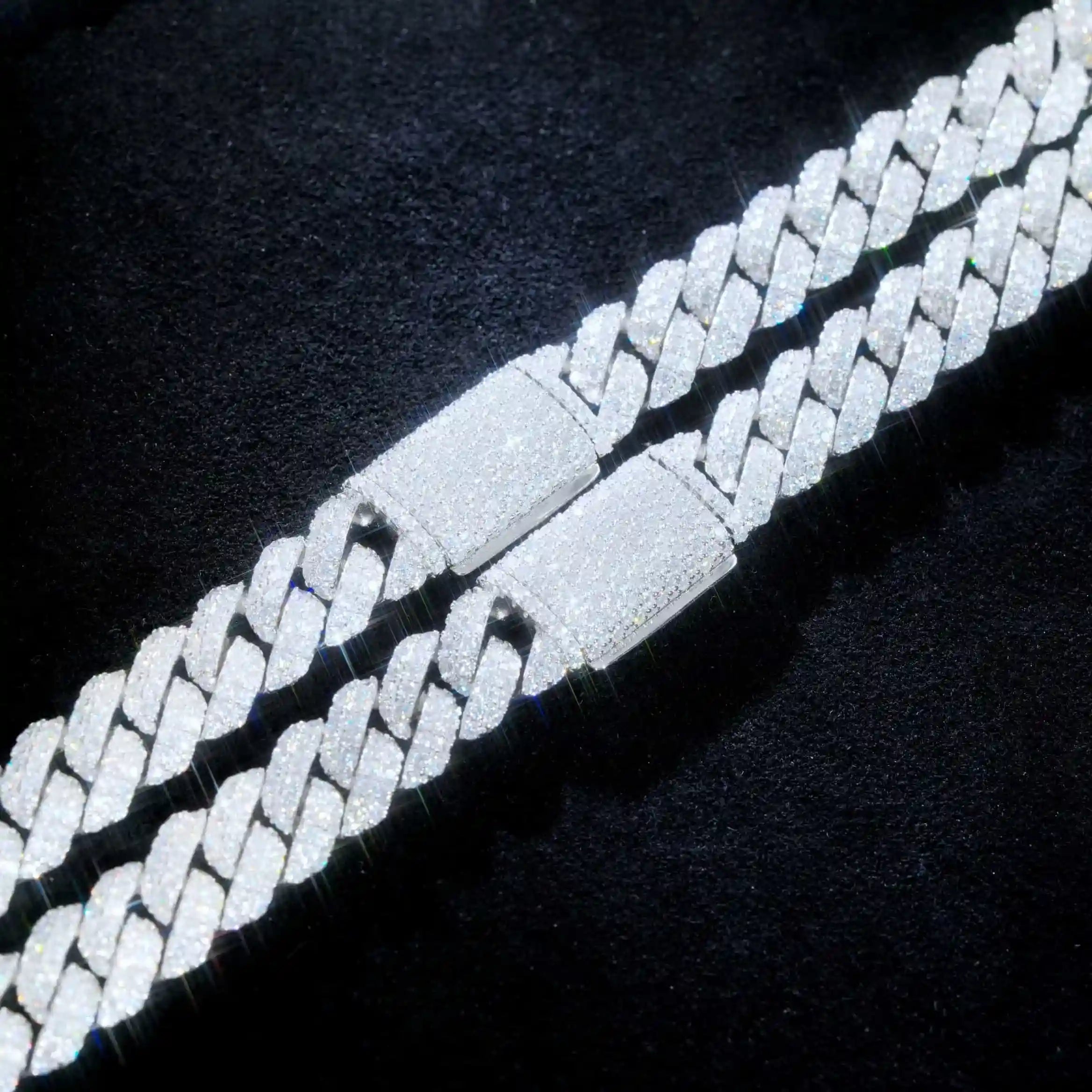 925S & VVS Moissanite Cuban Link Chain - 10mm
