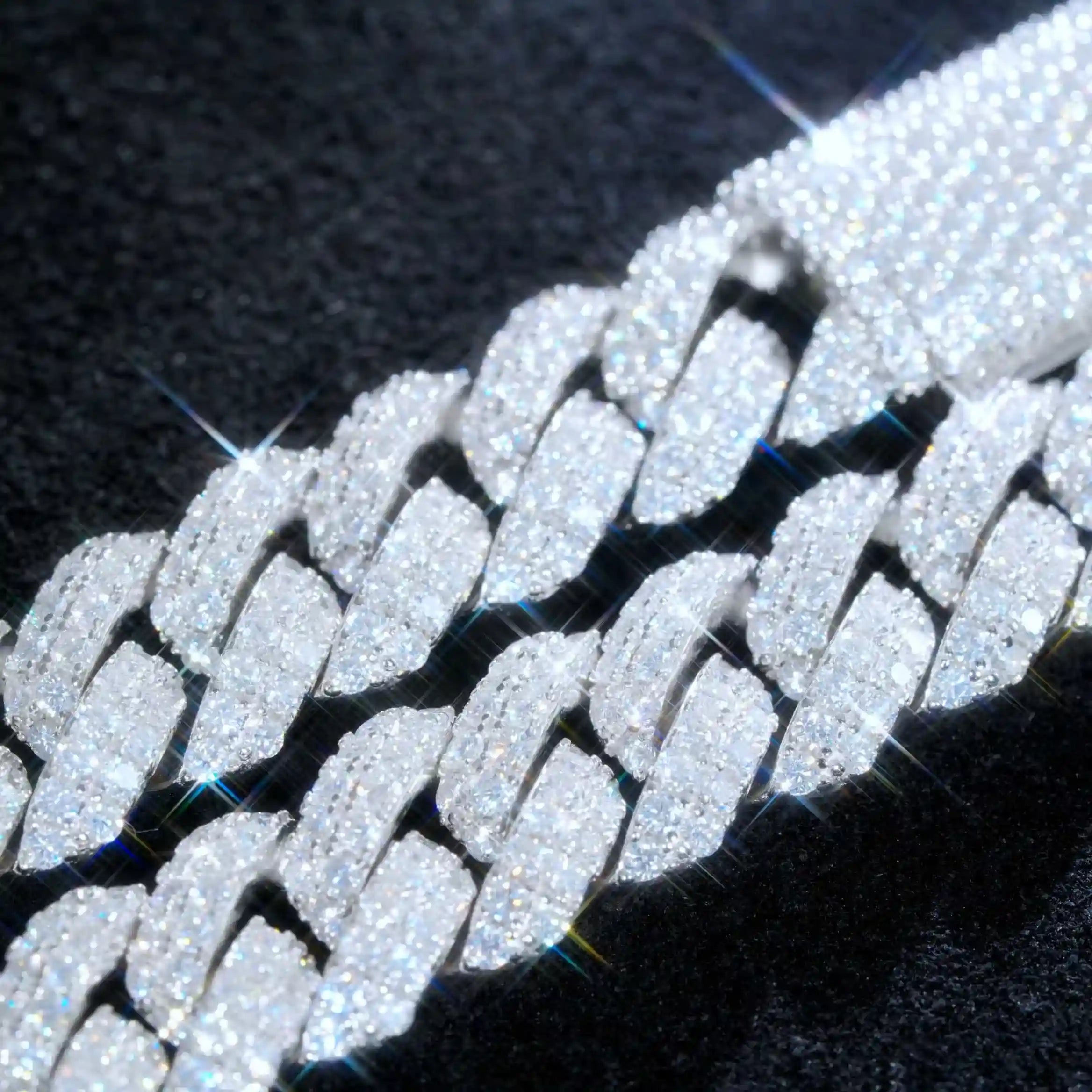 925S & VVS Moissanite Cuban Link Chain - 10mm