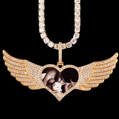 Copper/Gold plated with White Gold/14K Gold/Rose Gold Platting, 5A Cz/Moissanite, 5A/VVS, Love/Wing shape, available in 18" 20" 22" 24", 82mm x 34mm pendant, 19g. Includes TONGSHOP jewelry box.