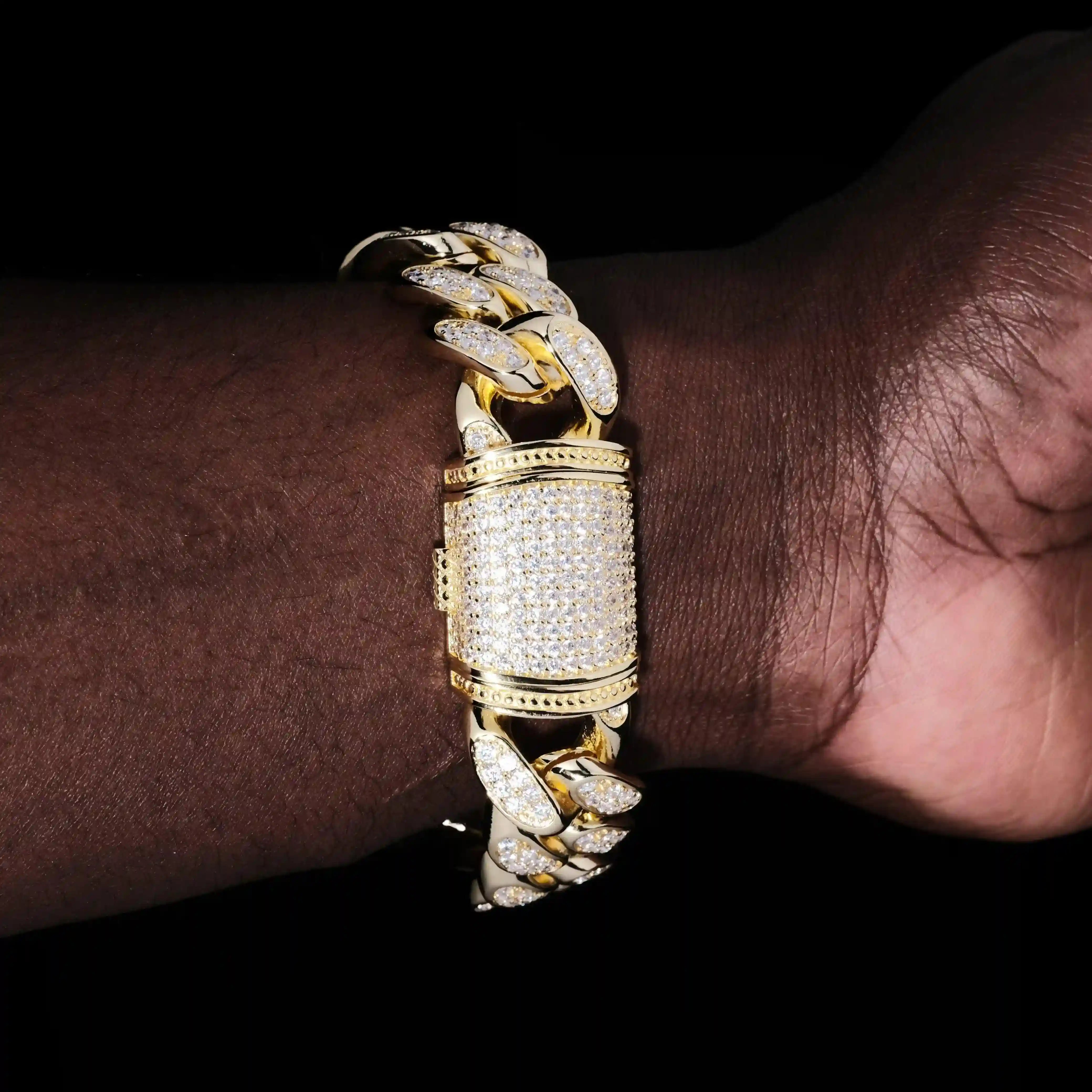 Iced Cuban Link Bracelet  in Yellow Gold - 19mm