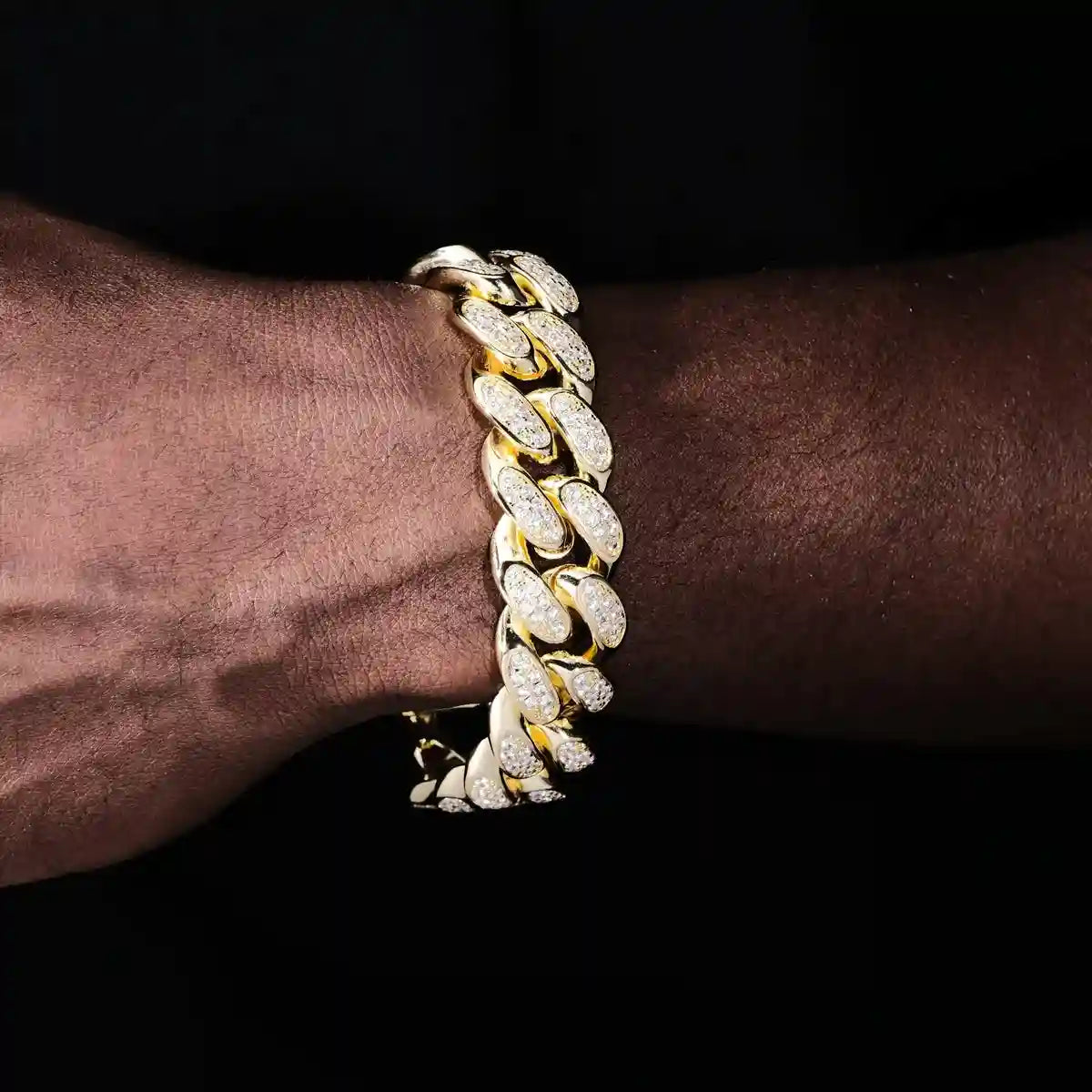 Iced Cuban Link Bracelet  in Yellow Gold - 19mm