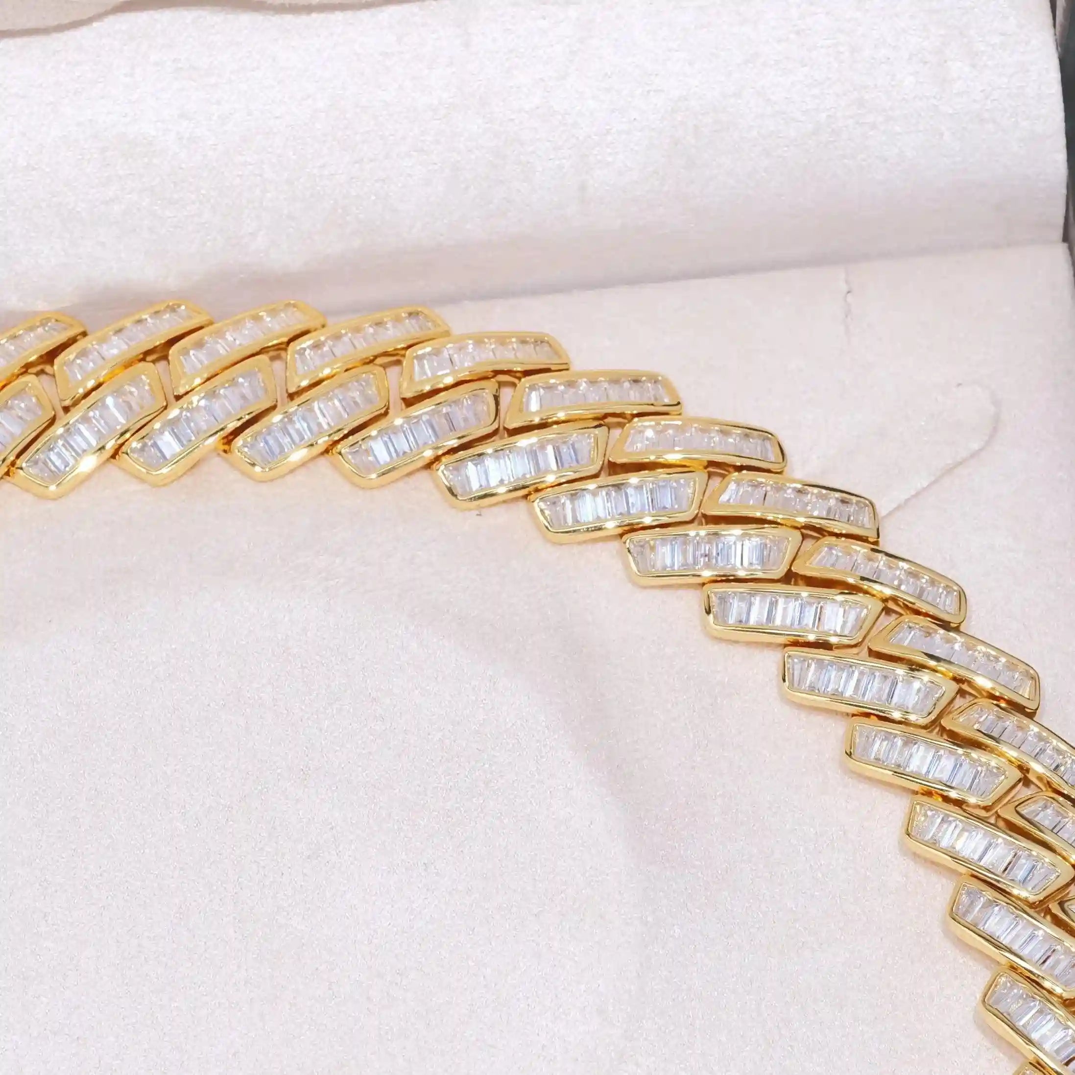 Baguette Channel Set Cuban Chain in 18k Gold - 19mm