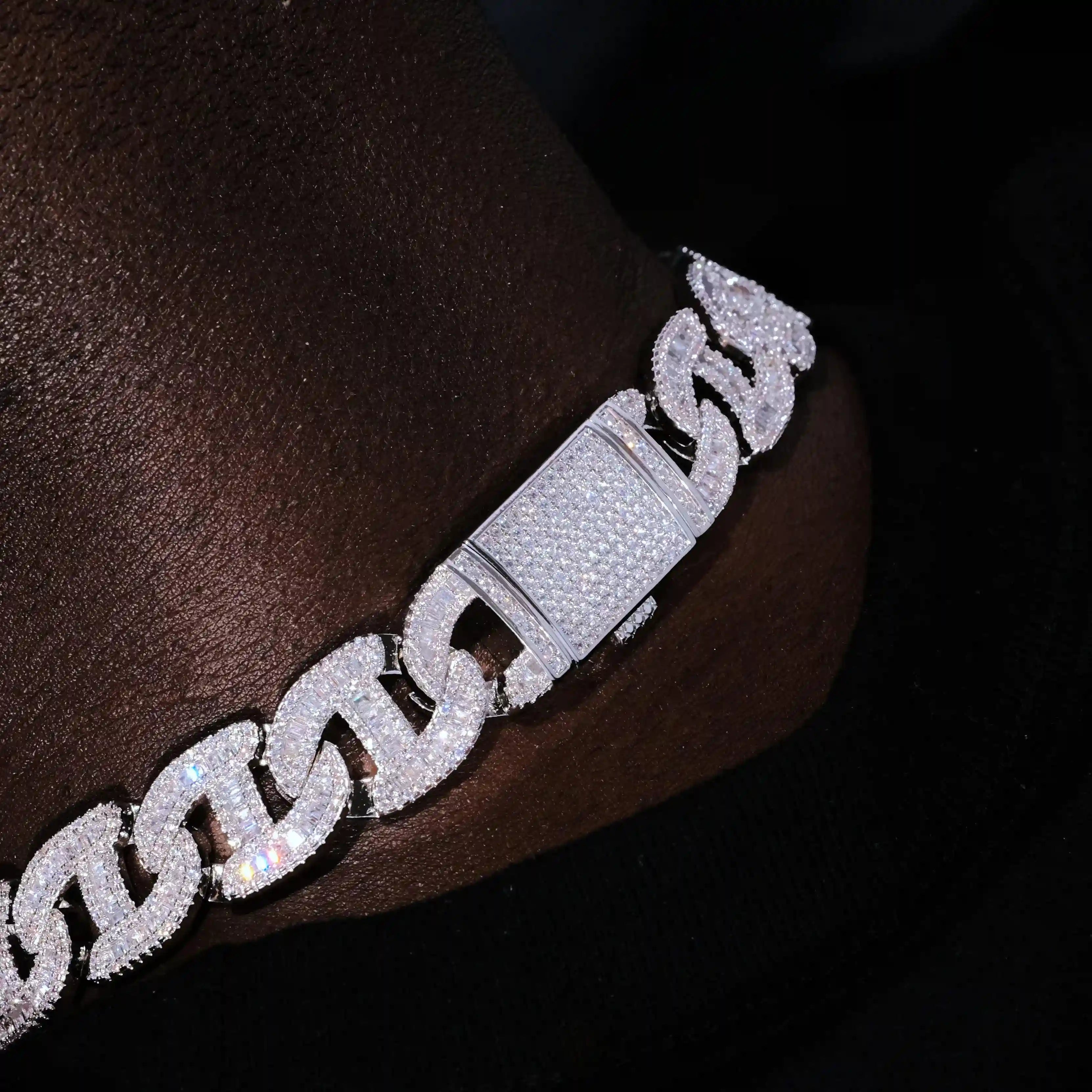 Baguette Chain Link Necklace in White Gold - 15mm