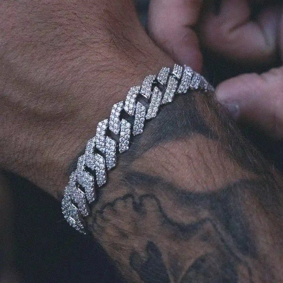 6mm herringbone bracelet in white gold flat chain design