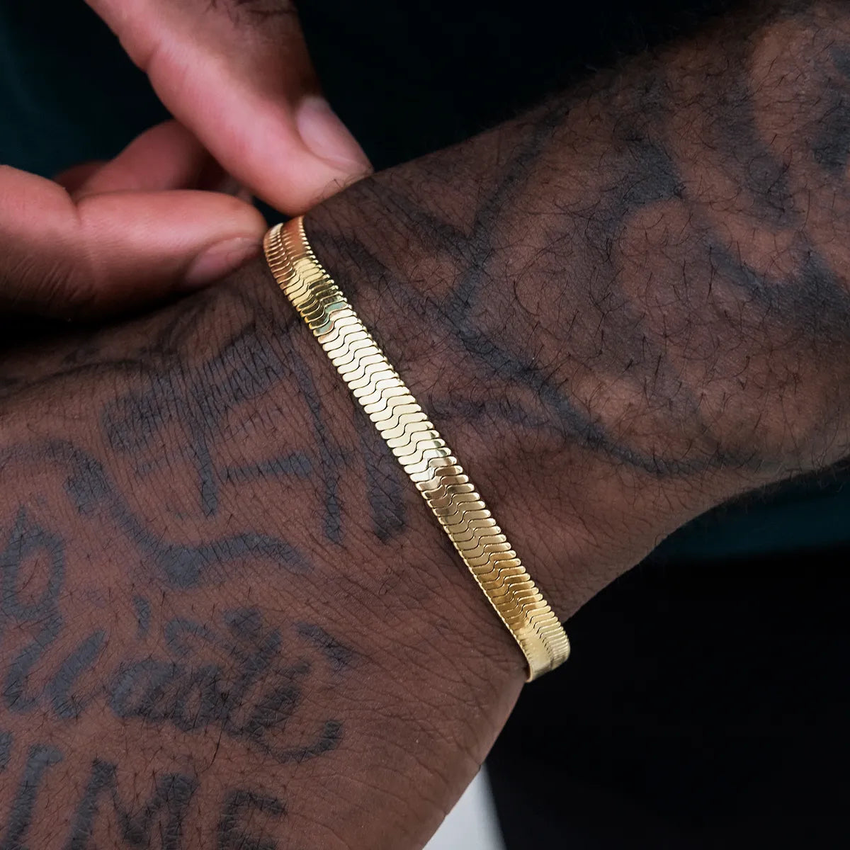 6mm herringbone bracelet in yellow gold luxury men’s wrist jewelry