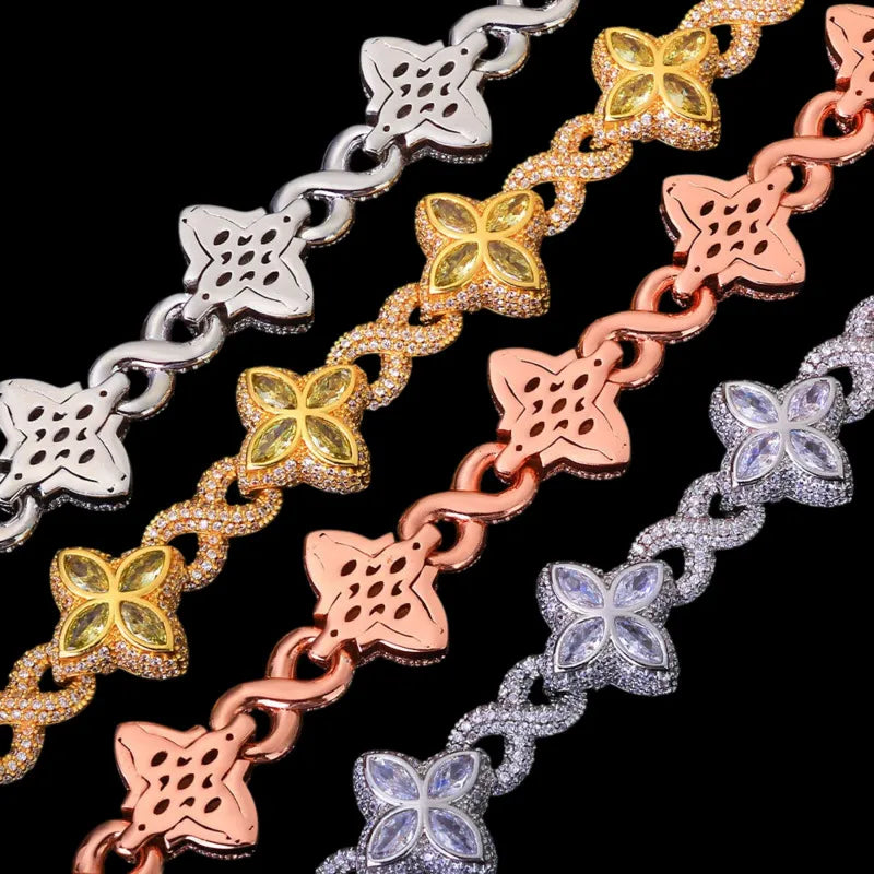Iced Clover Bracelet in Yellow Gold - 18mm