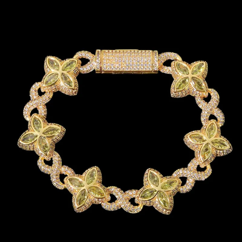 Iced Clover Bracelet in Yellow Gold - 18mm