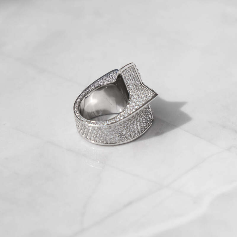 Iced Star Ring In White Gold - 26mm