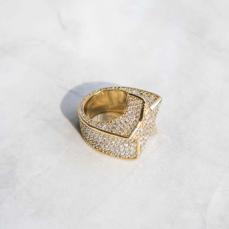 Iced Star Ring In Yellow Gold - 26mm