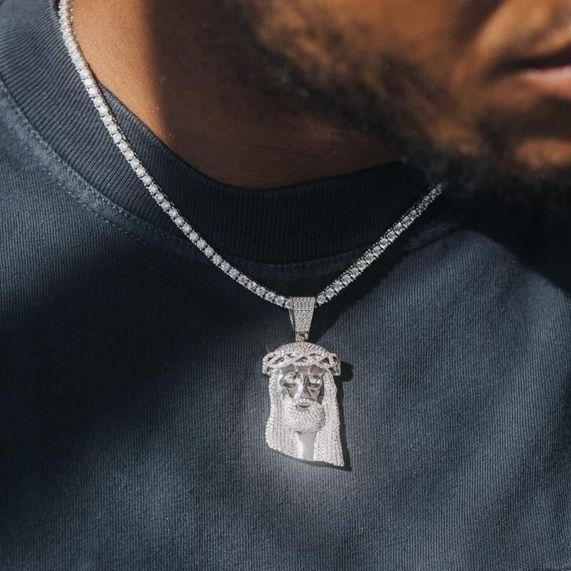 Jesus Pendant In White Gold - 25mm