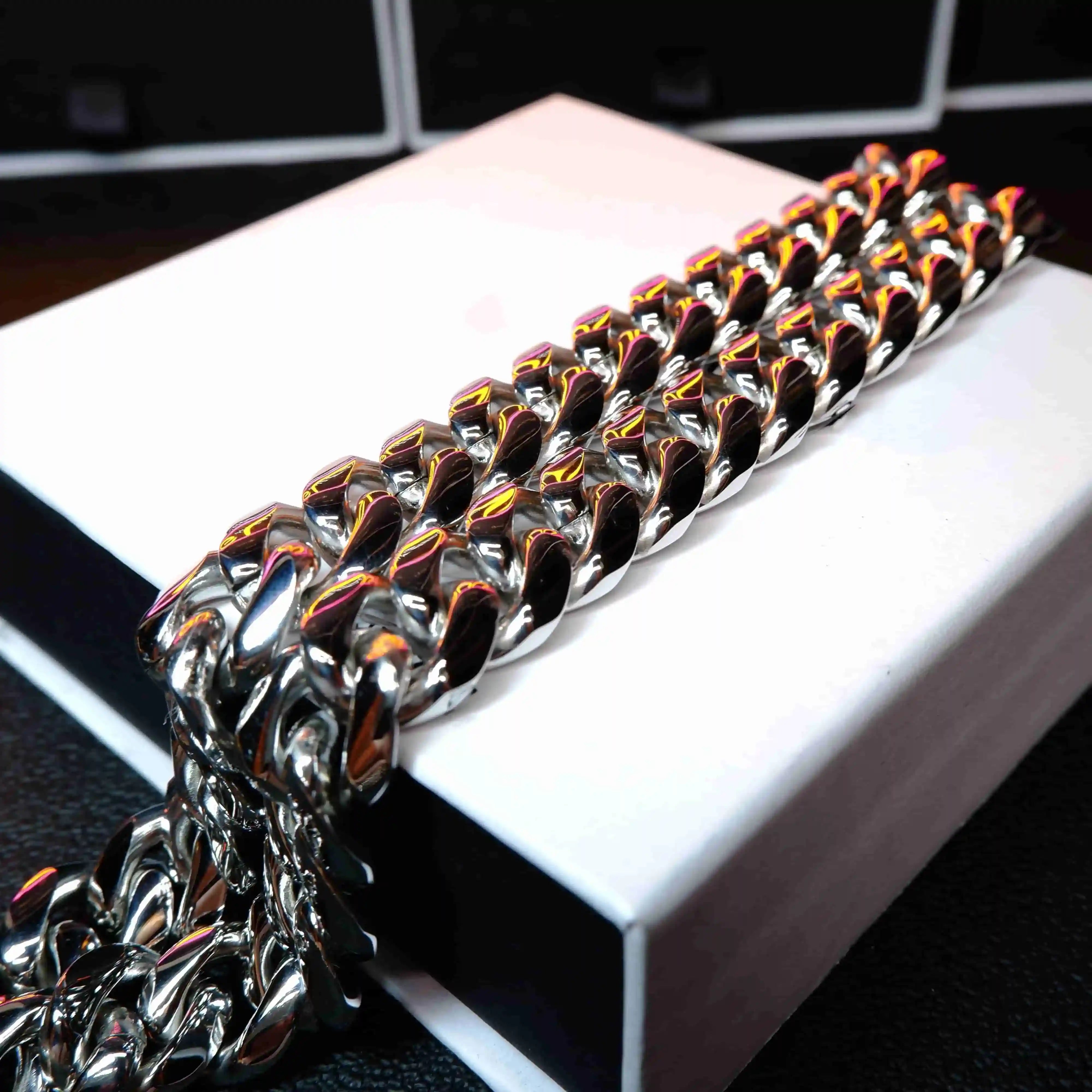 Miami Cuban Link Choker in Yellow Gold - 18mm