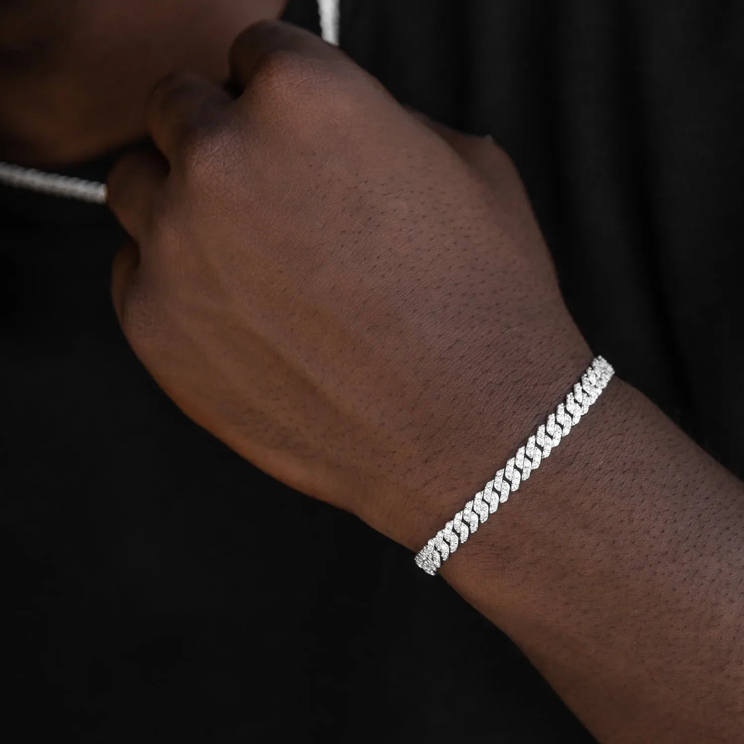 Stylish 6mm Cuban bracelet with micro diamonds in white gold