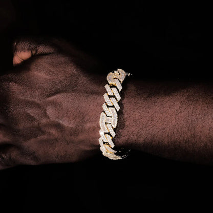 Elegant 12mm 18k gold Cuban bracelet with baguette stones